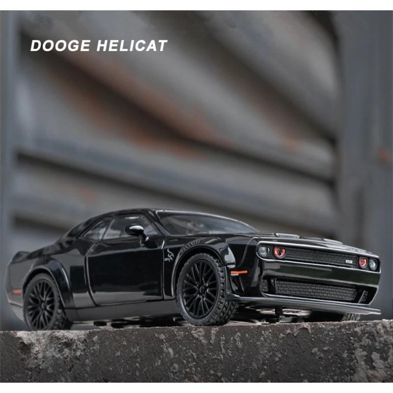 1/32 Dodge Challenger SRT Alloy Sports Car Model Simulation Diecast Metal Toy Muscle Car Model Sound and Light Children's Toys Gift