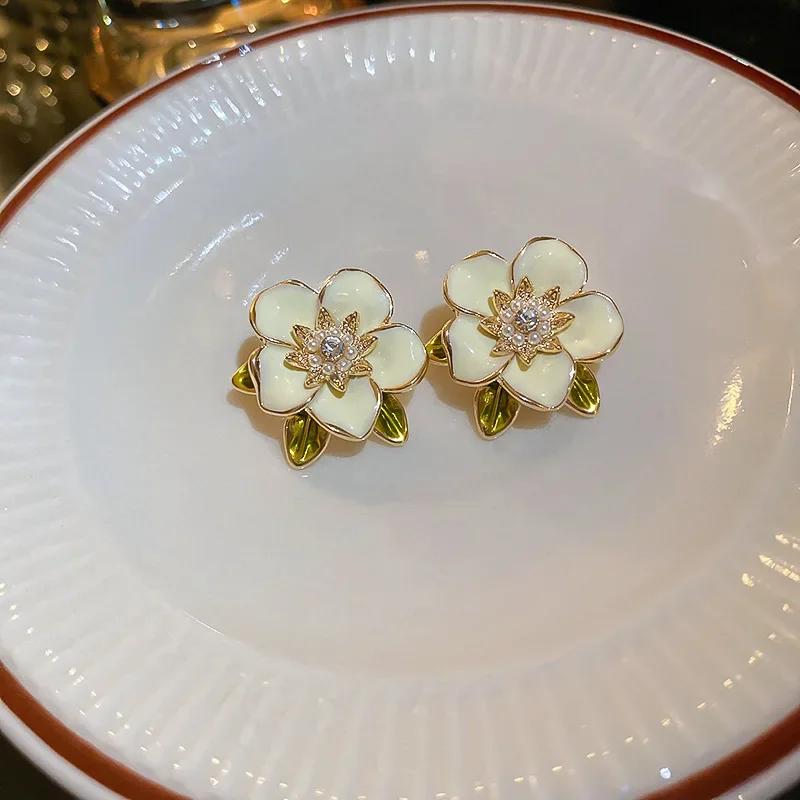 2024 Новые модные серьги премиум-класса с эмалью, легкие роскошные серьги с жемчугом камелии, серьги-иглы из серебра 925 пробы, женские ювелирные изделия