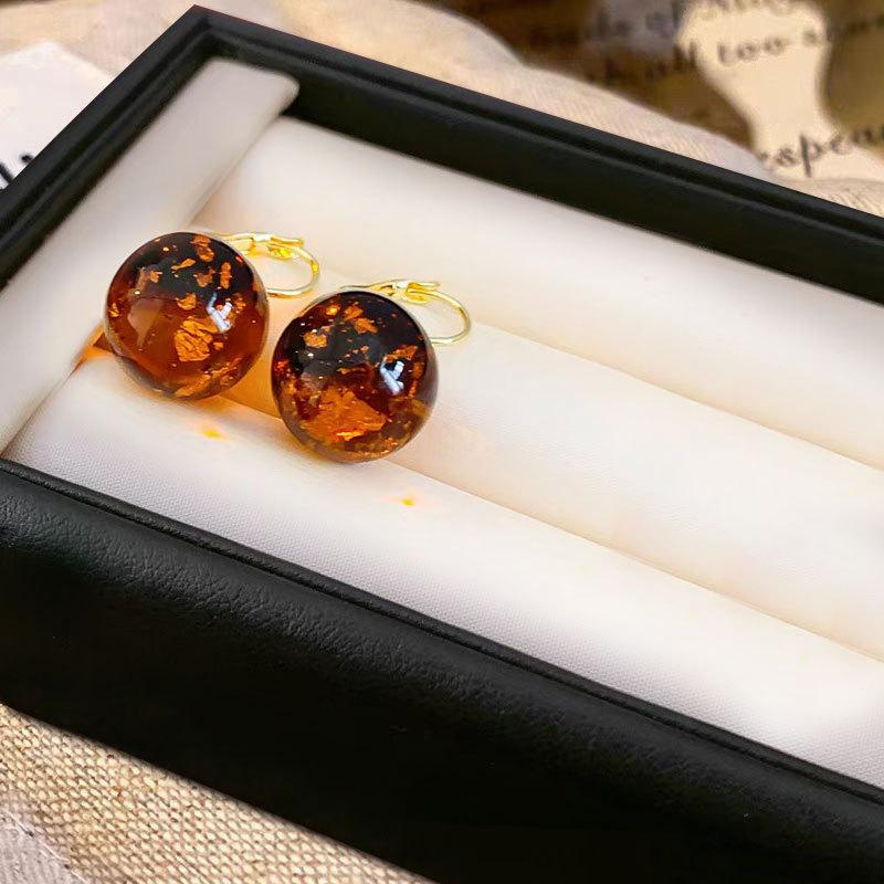 Серьги-шарики с фиолетово-золотой фольгой, серьги в стиле high-end light luxury, серьги-пусеты для свежего и сладкого образа