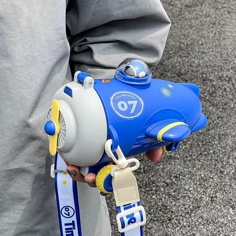 Креативный стакан с трубочкой Tritan в виде самолета для мальчиков - Безопасный, прочный, дизайн кроссбоди