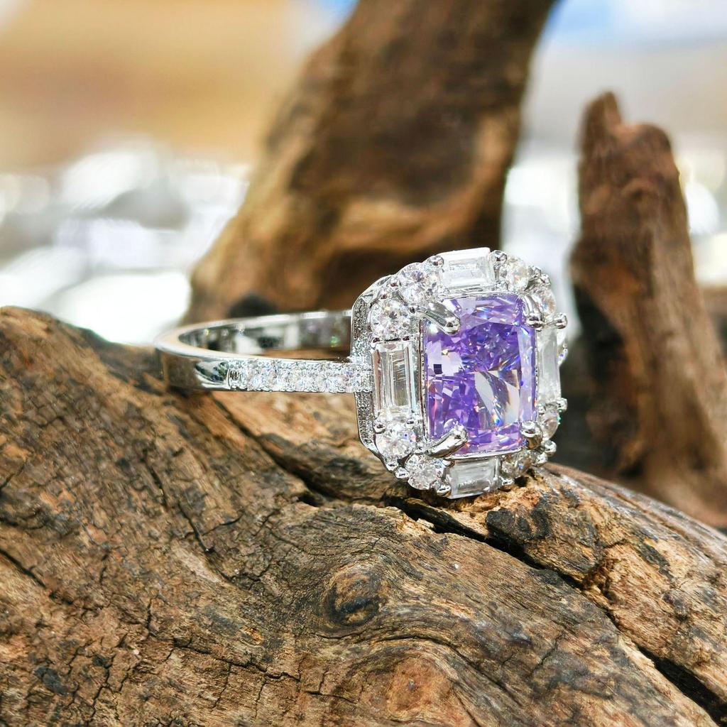 Gessen Jewelry Роскошное прямоугольное кольцо с инкрустацией бриллиантами
