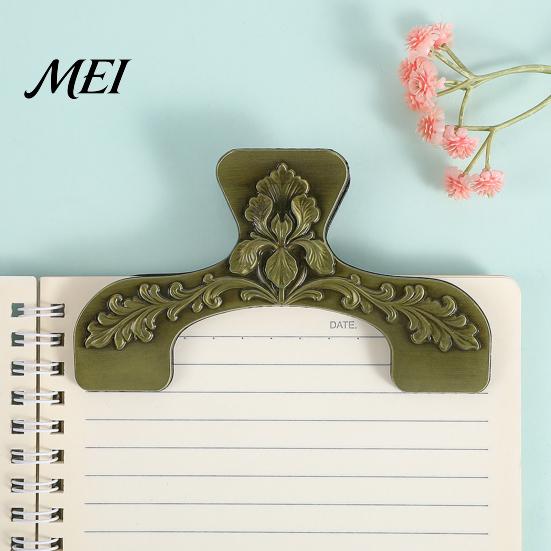 Rustic Desk Decor for Readers Vintage Metal Book Page Holder, with Floral Pattern Design, Hands Free Durable Holder Textbooks Clip, Zinc Alloy