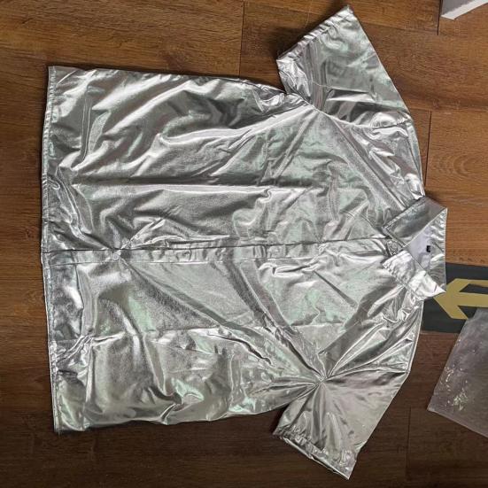 Летняя мужская рубашка с глянцевой поверхностью и отложным воротником, однобортная с короткими рукавами, свободный однотонный топ для вечеринки, ночного клуба, танцевальной уличной одежды