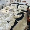 Корейский принцессный стиль Каваи Девочка Черный бант Комплект постельного белья Приятный к коже Мягкий Набор пододеяльников Простыня Или Юбка для кровати Наволочки