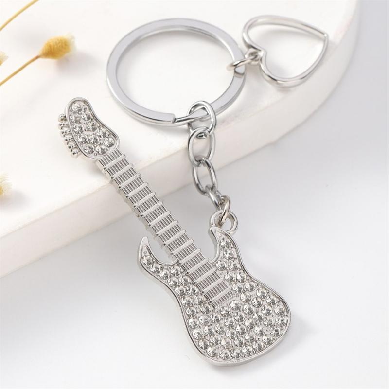 Элегантный металлический брелок для ключей в виде полой гитары со стразами, металлическая подвеска для любителей музыки и моды