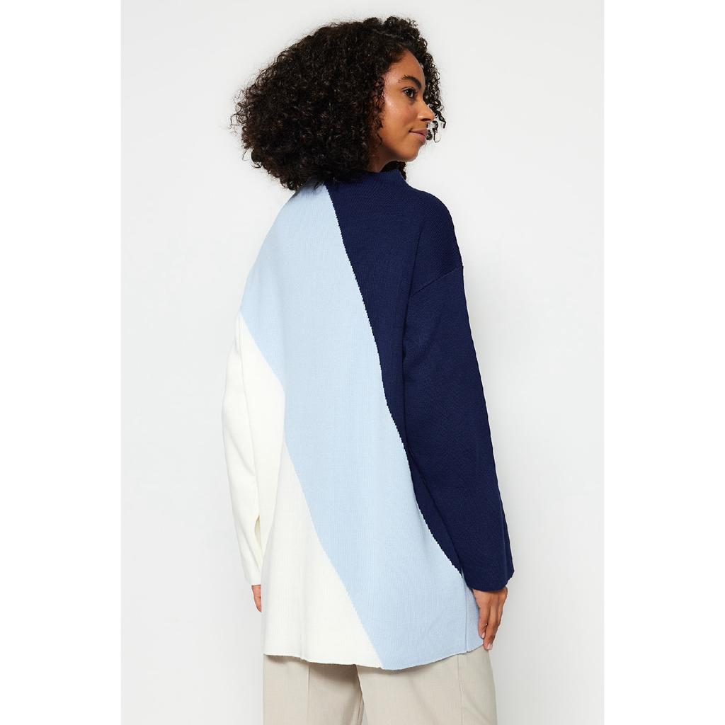 Темно-синий трикотажный свитер с высоким воротником и блокировкой цвета Tctaw24ak00006