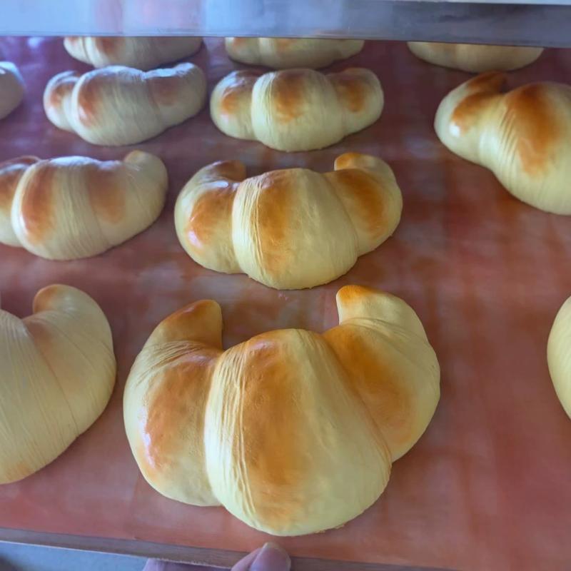 Croissant Food Squeeze Toy Slow Rising Super Soft Sticky Stress Relief Toy for Office Workers Decompression