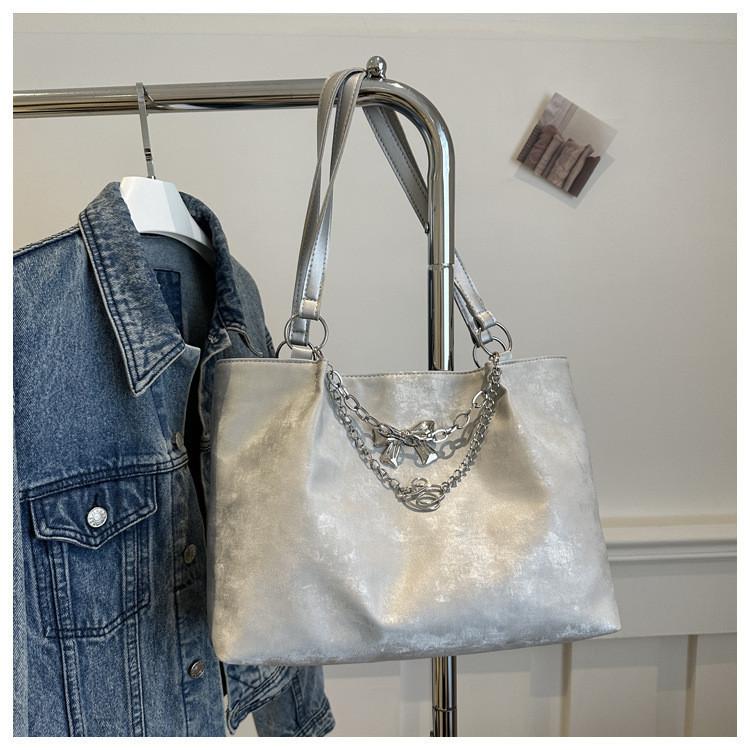 Шикарная женская сумка большой вместимости 2024 Новая цепь Повседневная сумка-тоут через плечо с бабочкой