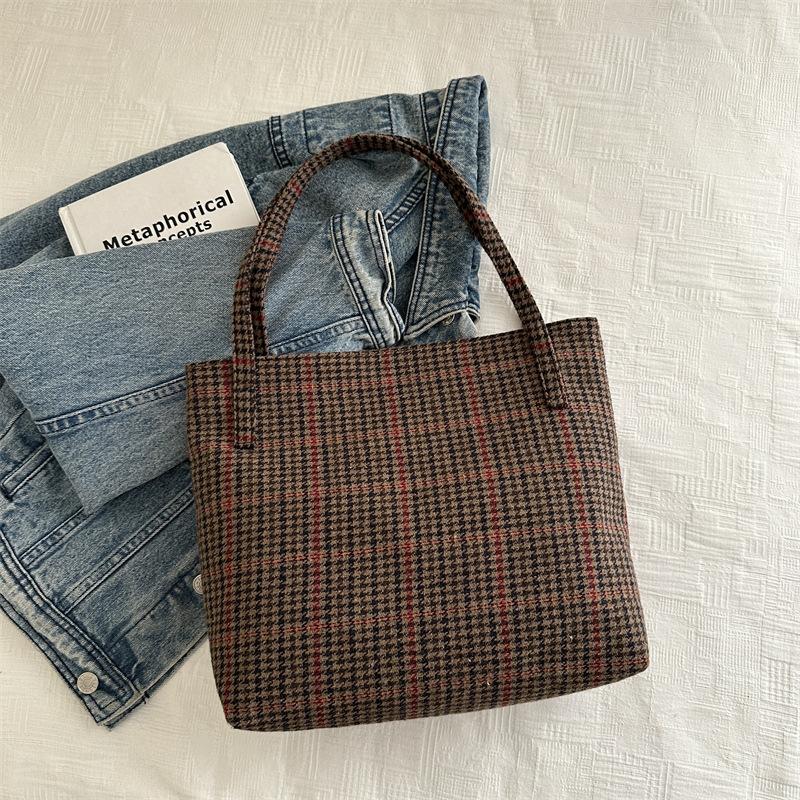 Black and White Grid Striped Large-capacity Portable Tote Bag Versatile Shoulder Bag Women's Spring New 2025 Shoulder Bag