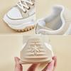 Весенне-летние новые маленькие белые туфли на толстой подошве с внутренней высотой, кроссовки для папы, дышащие из сетчатой пряжи, маленькие ароматные, универсальные женские туфли
