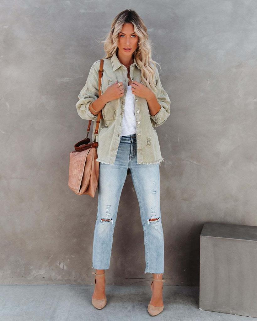 Джинсовая куртка с потертостями и разрывами в европейском и американском стиле для женщин 2025 года