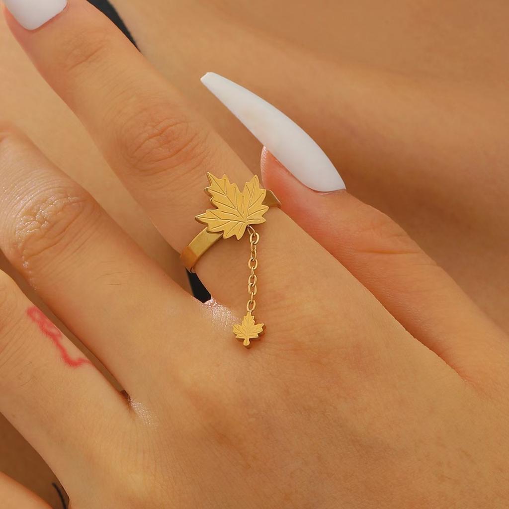 High Quality Ins Stainless Steel Personalized Versatile 18k Chain Fringed Maple Leaf Set Light Luxury Design High-end Pendant