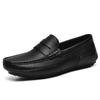 Осень и зима Новые кожаные туфли с верхним слоем, ленивые туфли маленького размера, мужские повседневные кожаные туфли с мягкой поверхностью, туфли для вождения