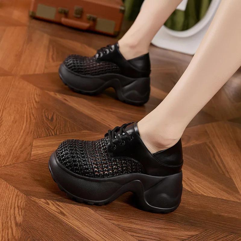 Мода 9СМ Плетение Лаковая Синтетическая Микрофибра Кожа Мода Женские Сандалии Массивные Кроссовки Полые Блестящие Вулканизированные Платформа Клинья Обувь