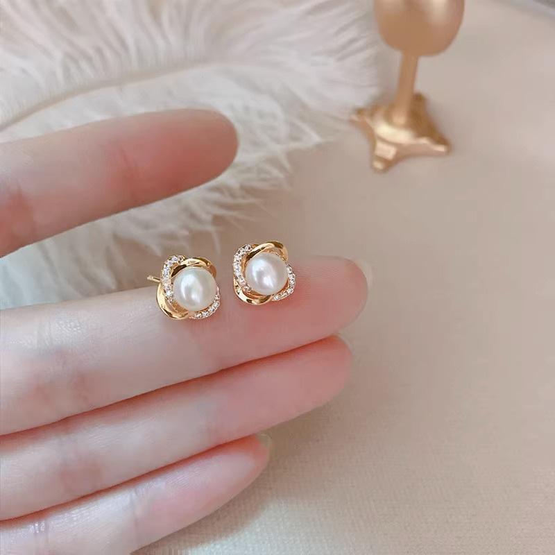 Серебряные серьги-гвоздики S925 с элегантными и утонченными жемчужными гвоздиками