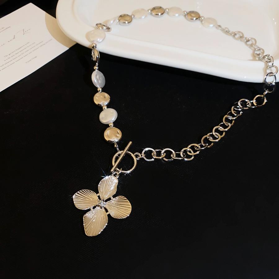 Retro Pearl Beaded Metal Pleated Flower OT Buckle Necklace Premium Niche Temperament Clavicle Chain Jewelry