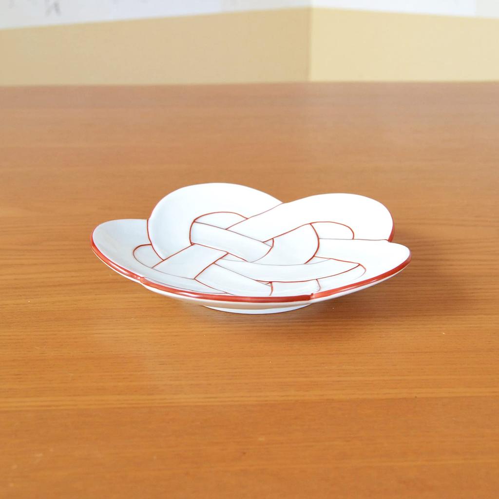 Новогодний японский набор Lucky Arita Plum Vermillion Medium в подарочной коробке, столовые приборы, тарелка, 15 см, подвеска, посуда, Musubi, красный, линия, тарелка,