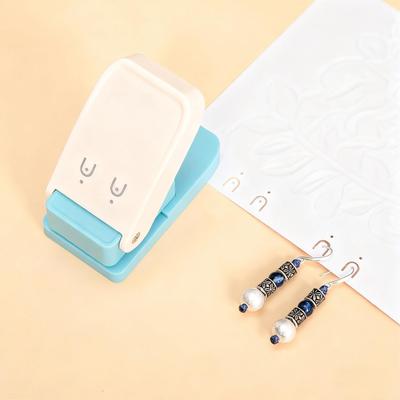 Дырокол для сережек Дырокол для сережек для открыток DIY Инструмент для проделывания отверстий в бижутерии для сережек и ожерелий Легкий дырокол для бумаги