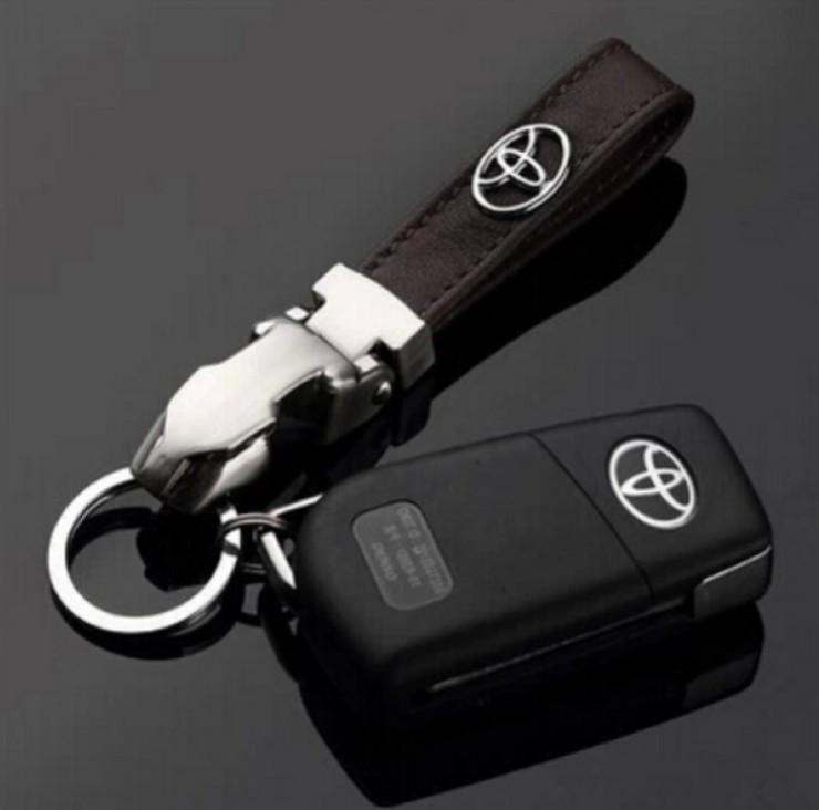 Hyundai Leather Keychain - Zinc Alloy Leopard Head Buckle