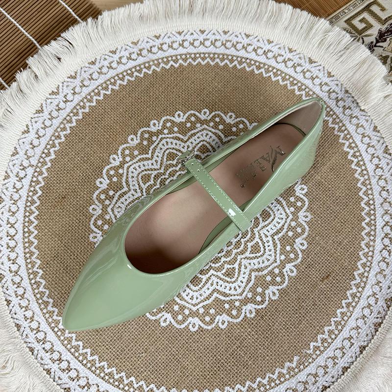 Модная женская обувь на плоской подошве Весна и Осень Неглубокие 2025 Новые Лакированная кожа Женская обувь Заостренный Мэри Джейн Ретро Большой размер Обувь на плоской подошве