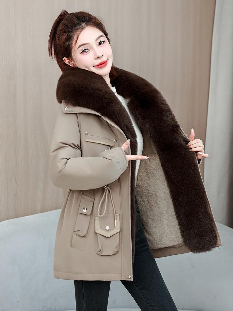 Pie overcome women's winter short style, big fur collar, waist closed and thickened plush liner jacket, multi-color spot.