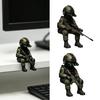 Миниатюрная фигурка тактического солдата, Реалистичная сидящая статуэтка снайпера из смолы, Коллекционная скульптура-украшение спецназовца с оружием