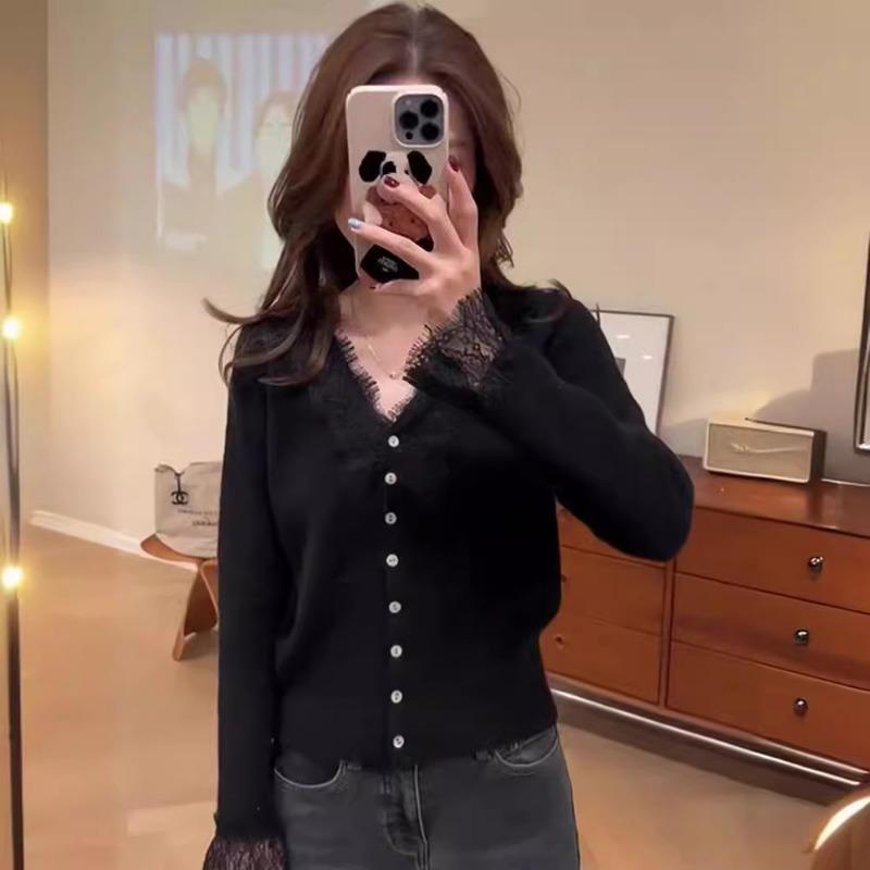 Весенне-осенний шикарный короткий вязаный кардиган с V-образным вырезом и кружевной отделкой по низу, приталенного силуэта, женская прическа