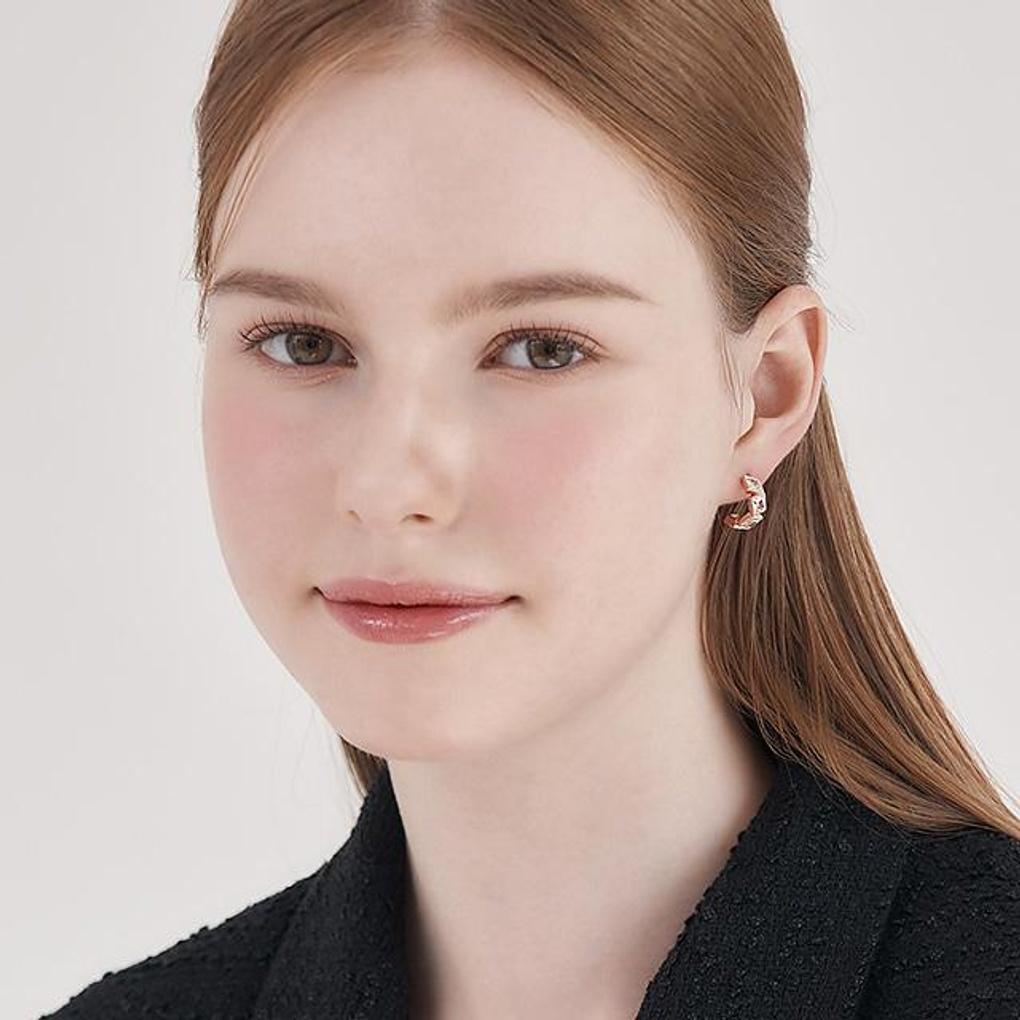 [ELLE Jewelry] 14K GF Square Carved Two-Pin Earrings ELGPEE543