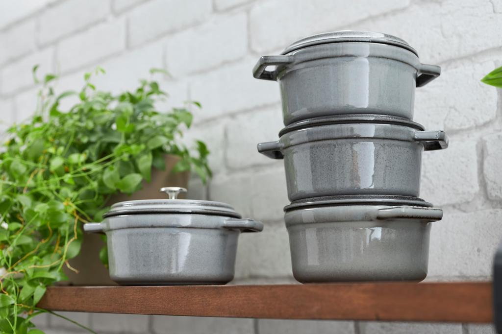 STAUB "Pico Cocotte Round Grey 14 см" Маленький эмалированный горшок ручной работы, совместимый с IH, авторизованный японский продукт] La Cocotte Round 40509-475