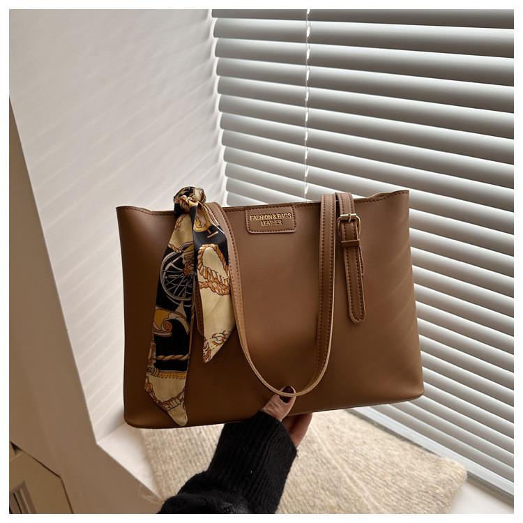 Stylish Large Capacity Tote Bag For Women In Chic Colors For Work And Daily Use