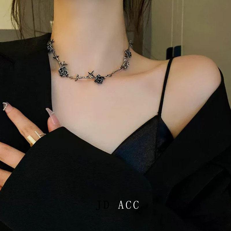 Camellia Flower Leaf Necklace with Fashionable European and American Design Sense Retro Trend Collarbone Chain Niche Temperament Necklace