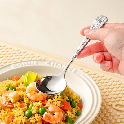 Ложка из нержавеющей стали с нескользящей ручкой, дизайн с узором чеканки, ложка для супа, риса, лапши, многофункциональный кухонный инструмент