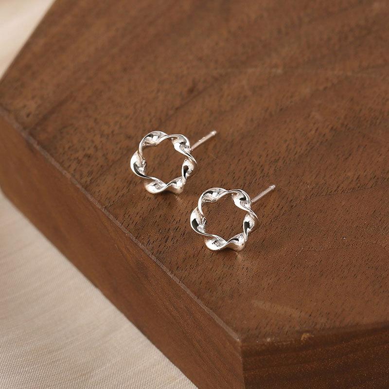 Серьги-кольца Mobius для женщин с легким роскошным ощущением высокого класса, маленькие и простые серьги