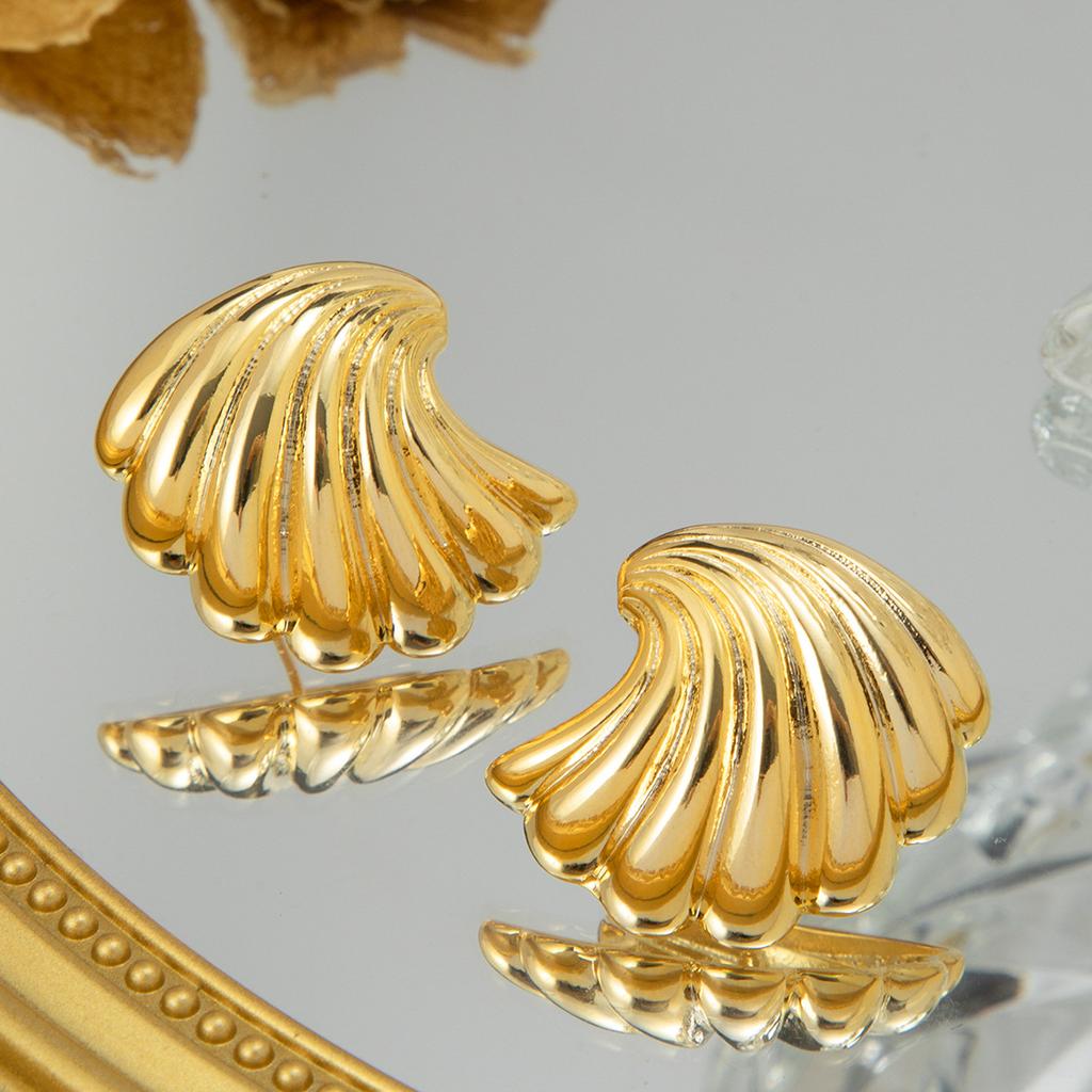 Ins Internet Celebrity Same Summer Spray Shell Stud Earrings Plated 18K Gold Beach Temperament Geometric Simple Earrings