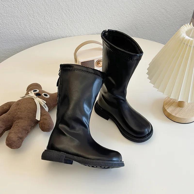 2024 Детские высокие сапоги для девочек, зимние новые модные британские ботинки с мягкой подошвой, нескользящие, универсальные, сохраняющие тепло кожаные туфли