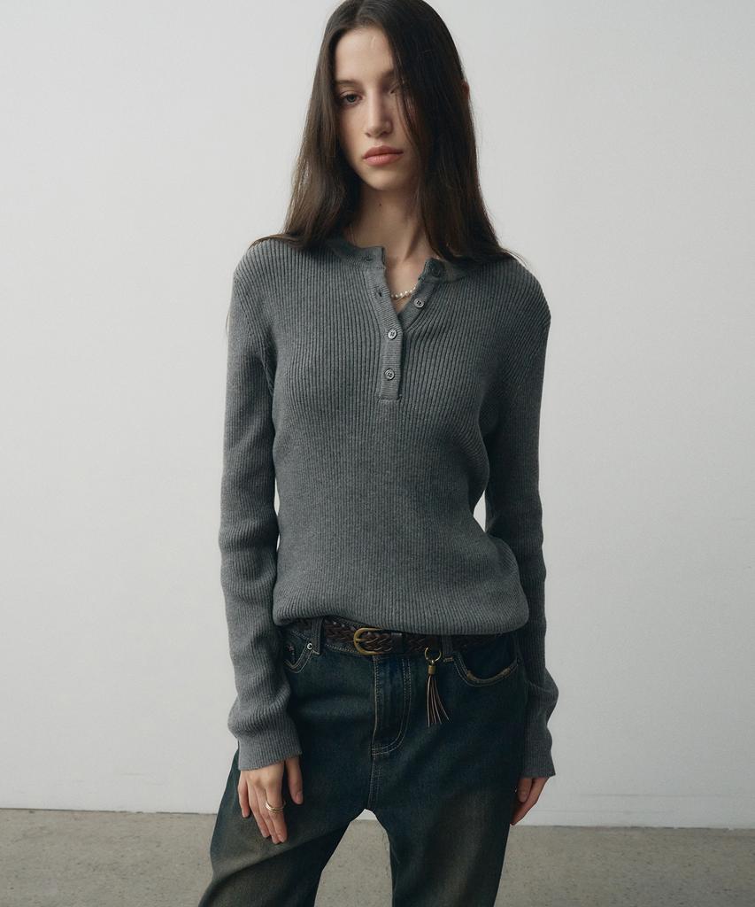 NOIRER FOR WOMAN Cotton Ribbed Henley Neck Knit (Gray)