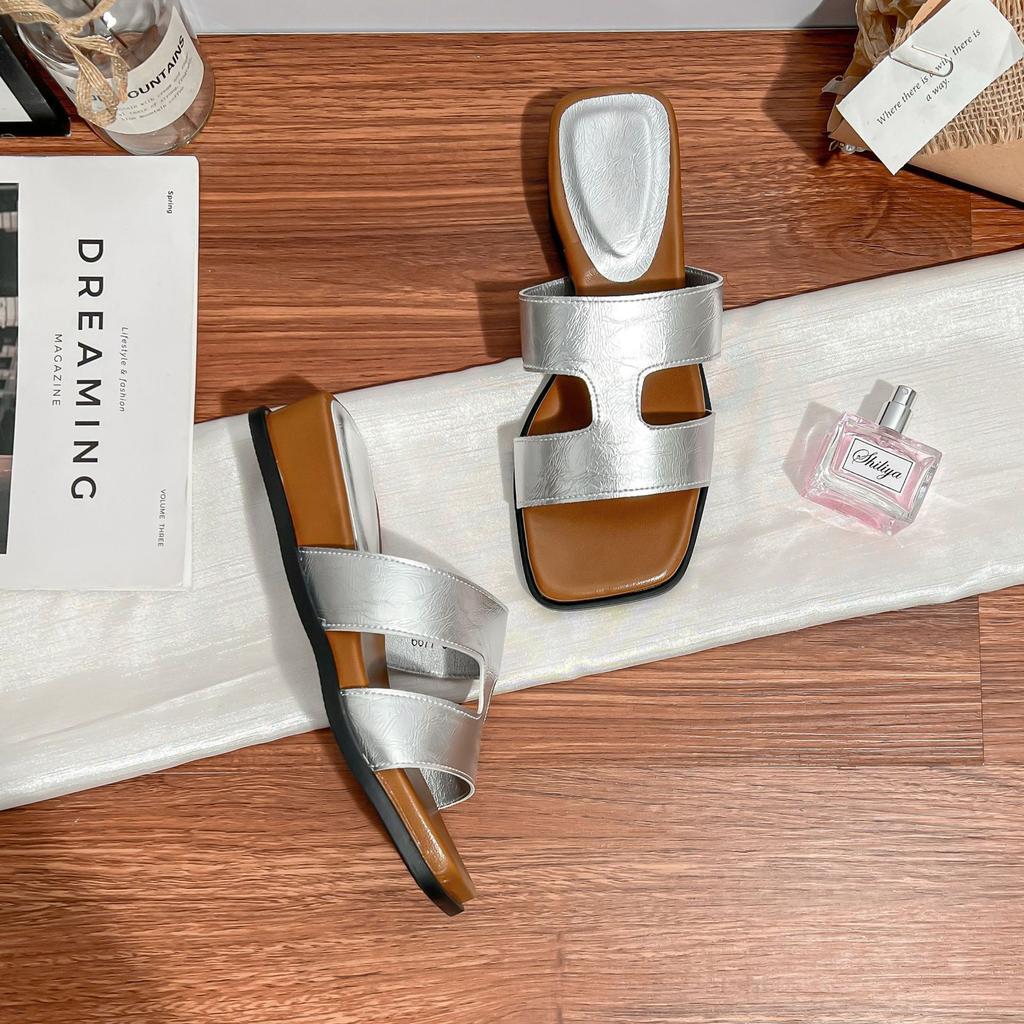 Summer new thick-bottomed cool slippers for women, high-end Korean version of temperament double-row one-word with temperament slippers for women