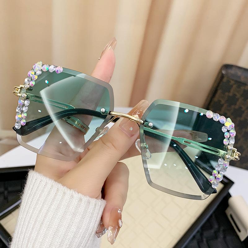 Brown large frame trimmed sunglasses women's high-end face small diamond-encrusted sunglasses casual photo sunglasses