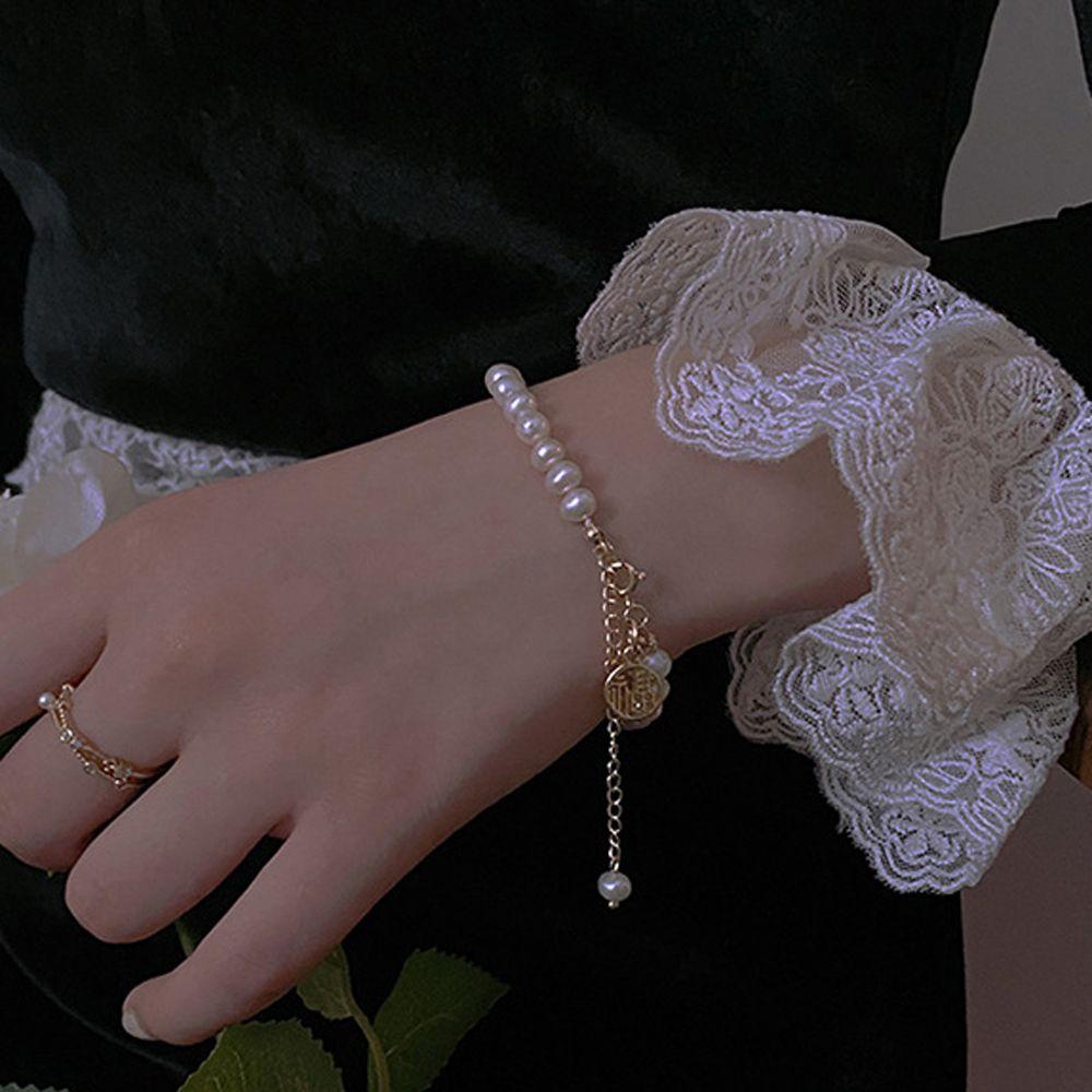Chain Retro Fashion Baroque Women Bracelet Pearl Pendant Korean Style Bracelet Good Luck Hand Chain