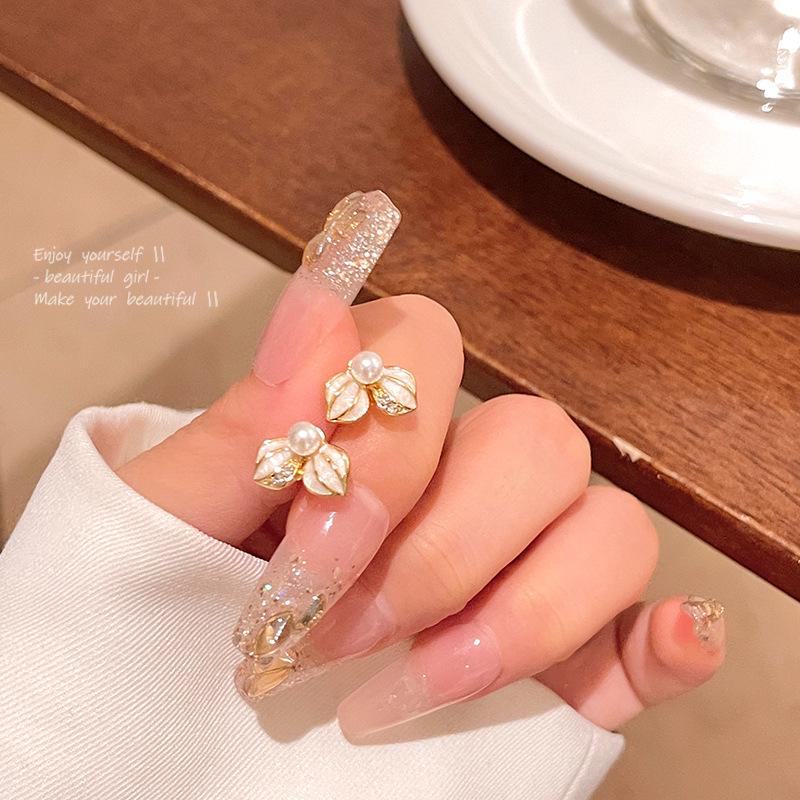 Элегантные серьги-цветы из серебра 925 пробы с жемчугом — стильные, изысканные и универсальные