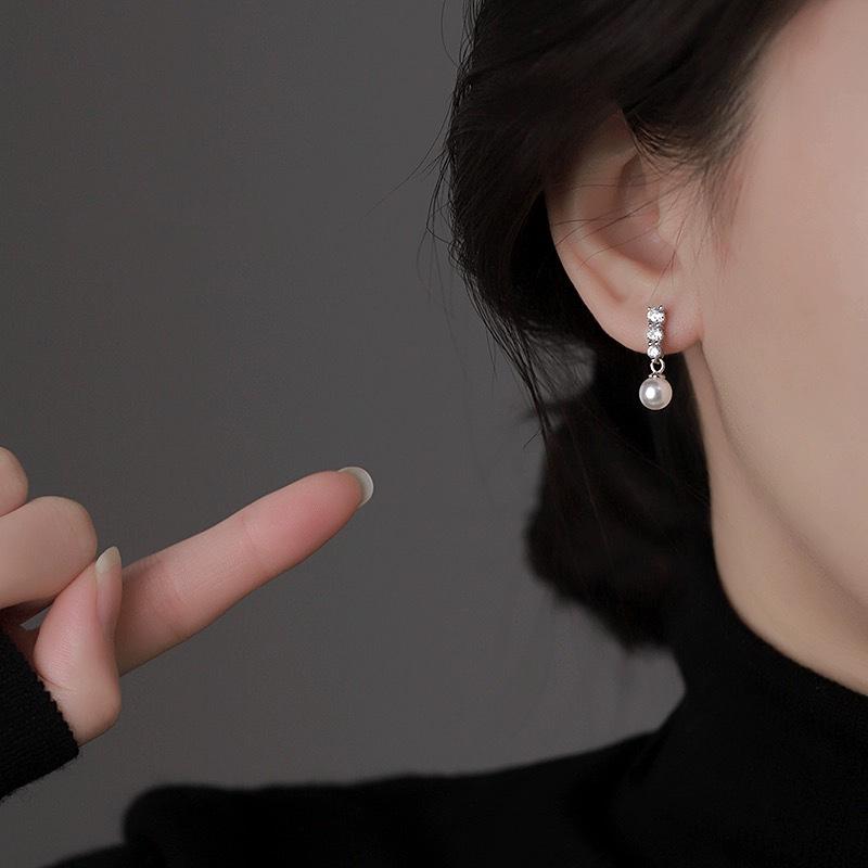 Elegant Non-Pierced Zircon Pearl Clip-On Earrings for Women - Trendy and Stylish Accessory