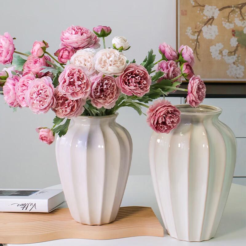 Элегантные и универсальные керамические декоративные вазы