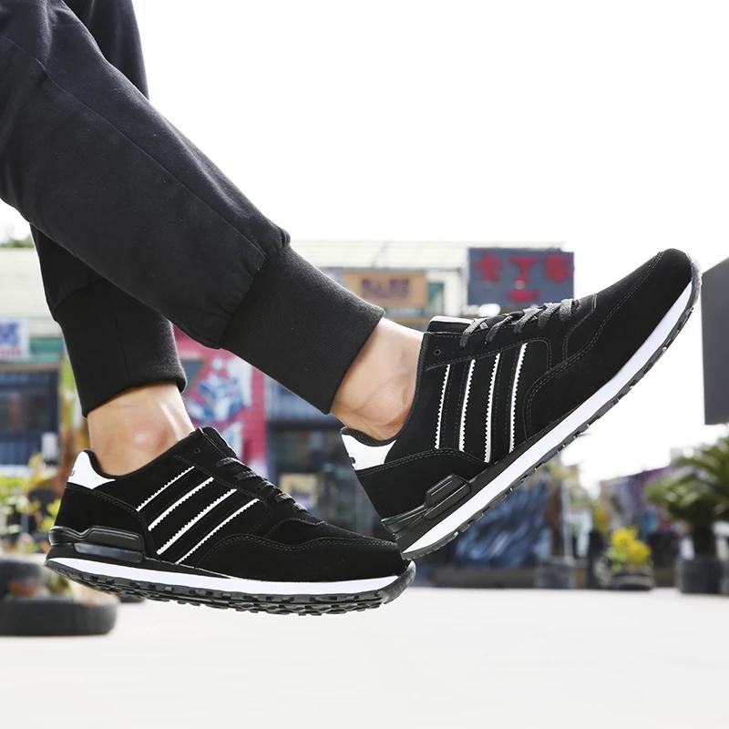 Новая обувь для спорта и отдыха. Удобные и дышащие кроссовки для бега. Уличная дорожная обувь.