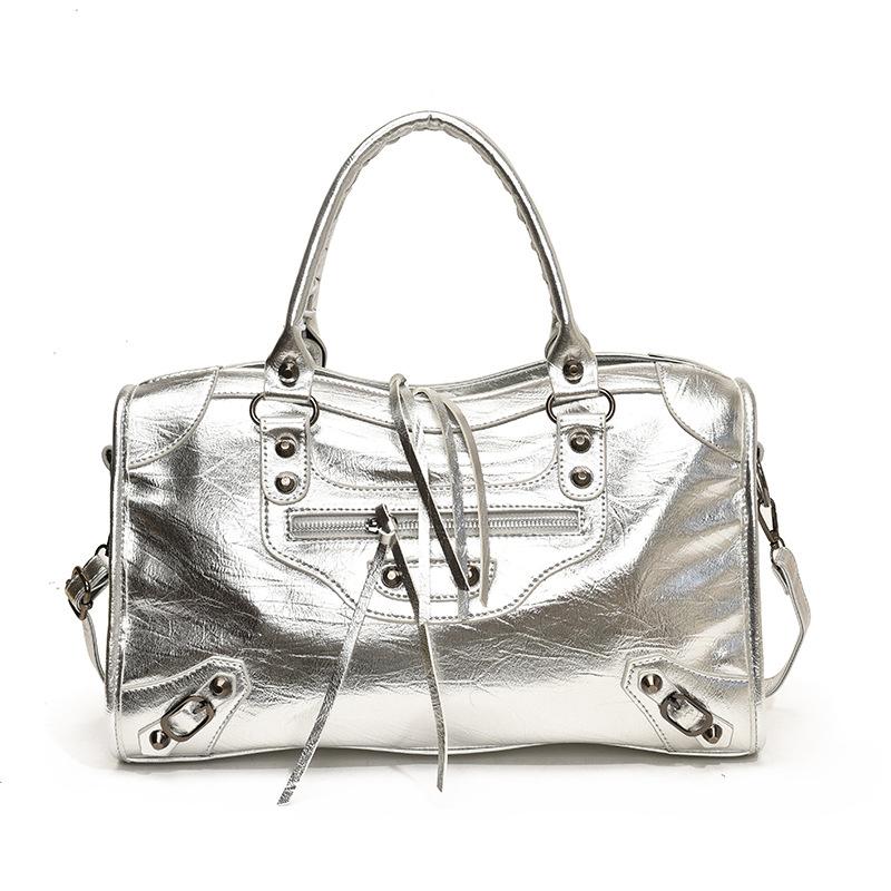 Популярная в этом году женская сумка с заклепками 2024 года, новая нишевая сумка в стиле ретро-локомотива, универсальная сумка через плечо большой вместимости