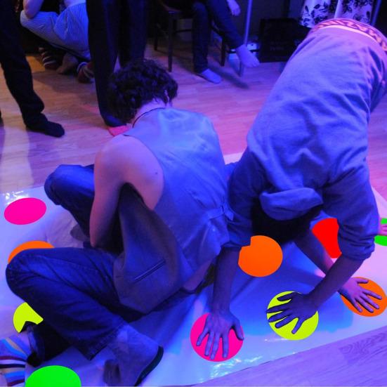 25 шт. неоновых картонных двухсторонних флуоресцентных цветных неоновых картонных наклеек, светящихся в темноте, для украшения танцпола в стиле 90-х