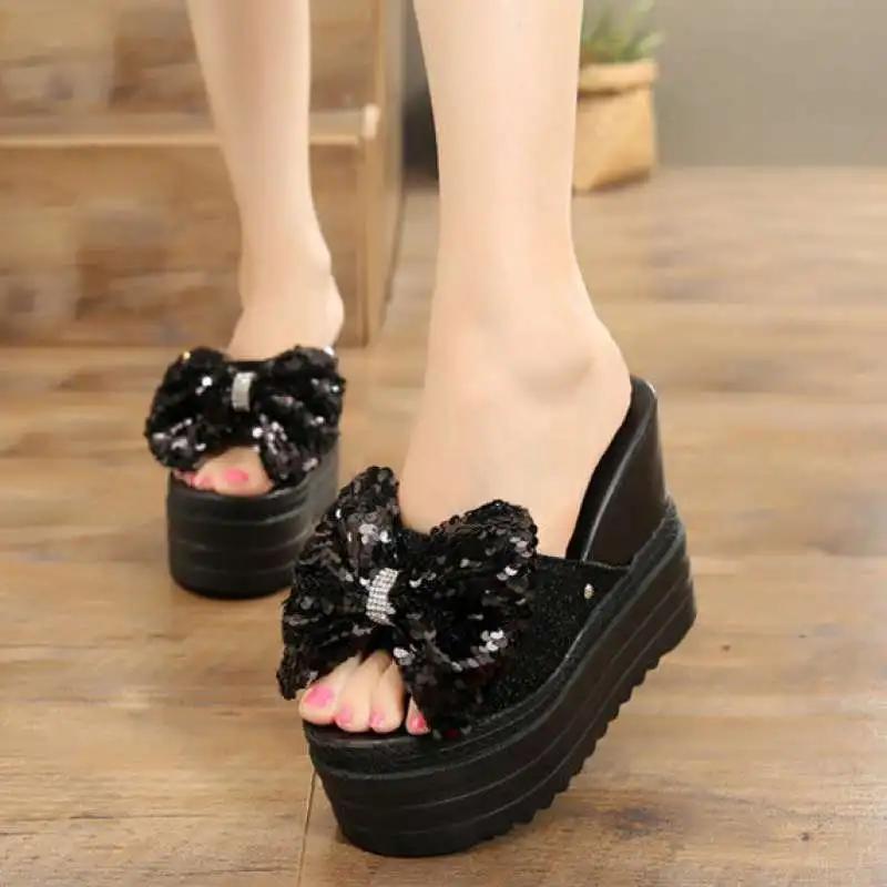 Тапочки женские летние белые новые универсальные туфли на высоком каблуке 13 см с толстой подошвой на платформе с цветочным принтом и надписью на танкетке сандалии для улицы повседневные