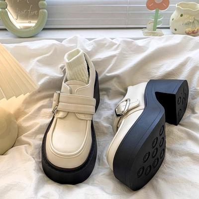 Женские туфли-лоферы с круглым носком во французско-британском стиле из маленькой кожи, новые осенние 2025 года, на платформе, на японской танкетке, для ношения с юбкой