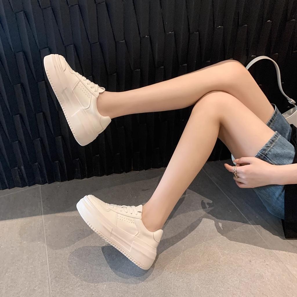 Платформенные белые женские туфли 2025 новые популярные женские туфли весна кожа дышащие увеличивающие рост повседневные спортивные туфли кеды
