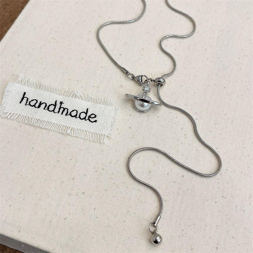 Ожерелье с подвеской «Жемчуг Сатурн» 2024 года: Высококачественная регулируемая цепочка для свитера из титановой стали для женщин