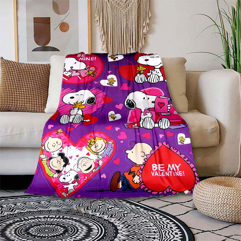 This adorable 3D Snoopy cartoon flannel blanket is comfortable and soft, perfect for use in bedrooms, beds, sofas, picnics, and